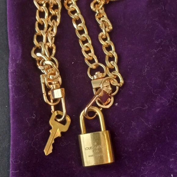 LV lock and key - Picture 1 of 4